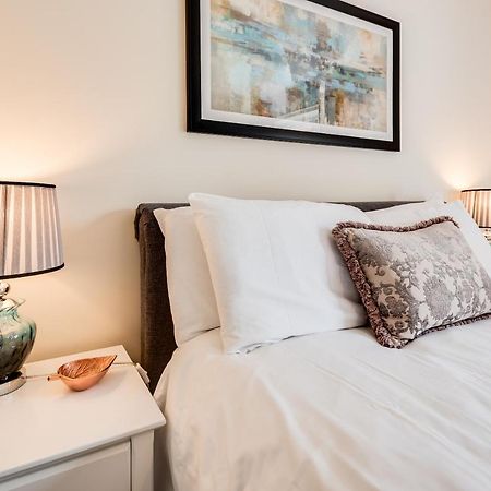 Modern 2 Bedroom Apartment In Popular Jericho !!! Oxford Exterior photo