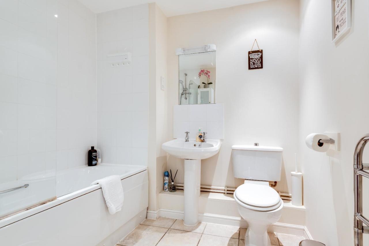 Modern 2 Bedroom Apartment In Popular Jericho !!! Oxford Exterior photo