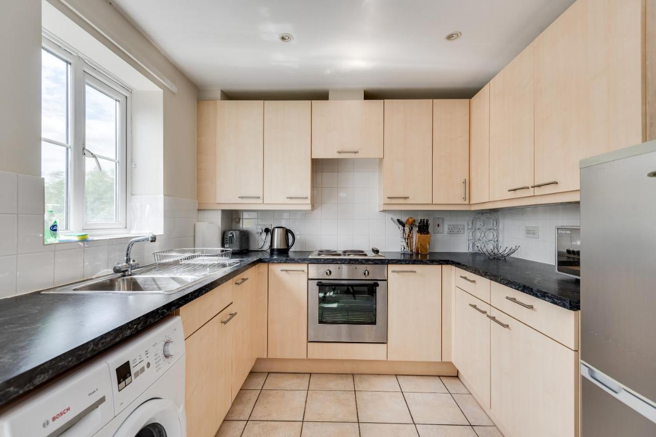 Modern 2 Bedroom Apartment In Popular Jericho !!! Oxford Exterior photo