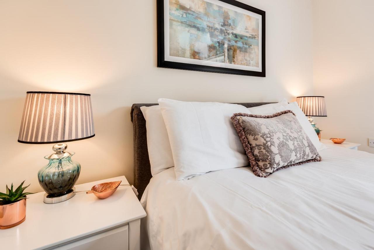 Modern 2 Bedroom Apartment In Popular Jericho !!! Oxford Exterior photo