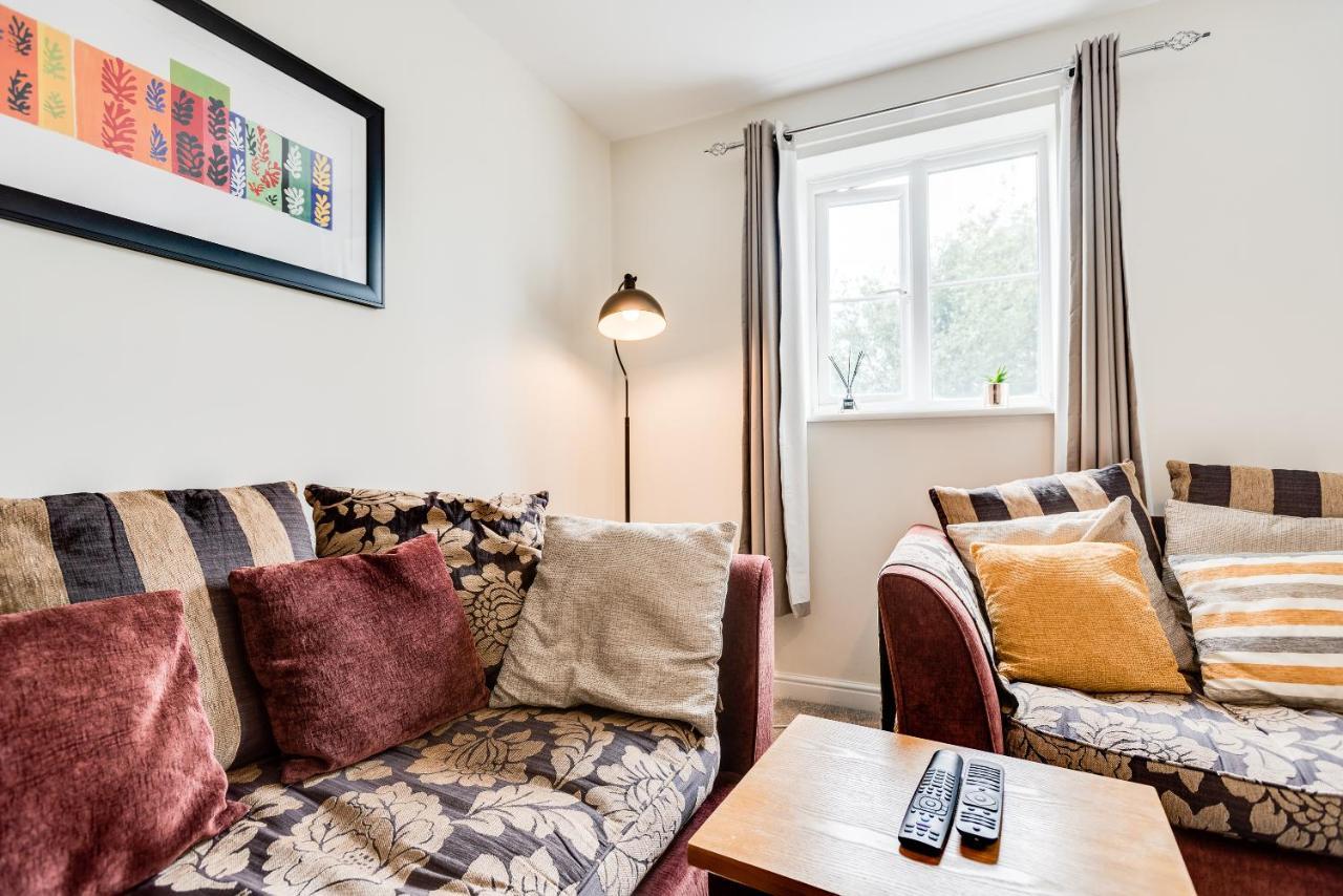 Modern 2 Bedroom Apartment In Popular Jericho !!! Oxford Exterior photo