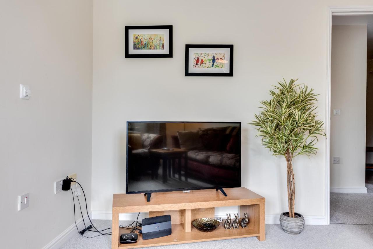 Modern 2 Bedroom Apartment In Popular Jericho !!! Oxford Exterior photo